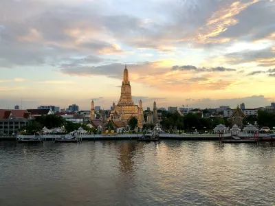 Wat Arun at sunset over the Chao Phraya River, Thailand luxury itinerary