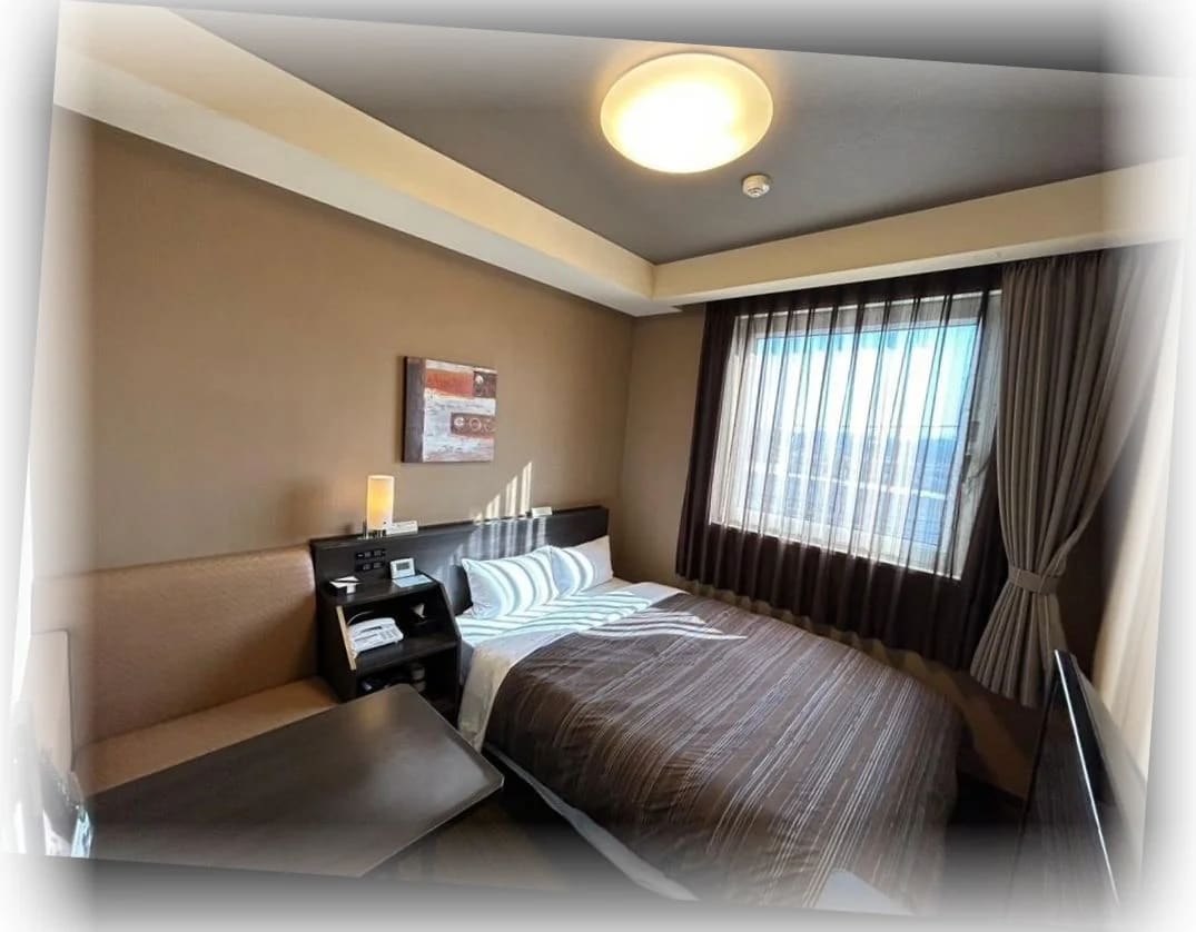 호텔_루트_인_치바_뉴타운_츄오에키마에_나리타_에어포트_엑세스라인_컴포트_세미_더블룸_(금연)_-_침대