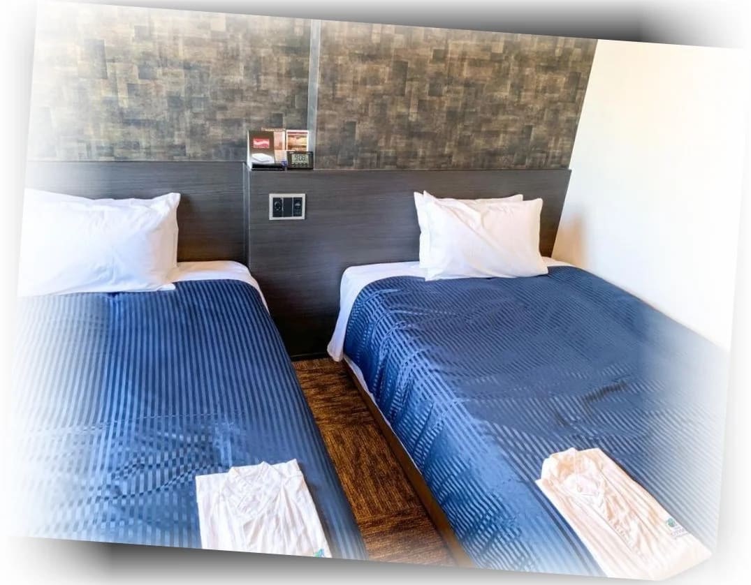 호텔_라이브맥스_신주쿠-가부키초_트윈룸_(흡연_가능)