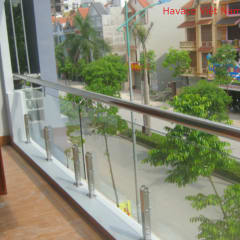 Lan can ban công kính cường lực