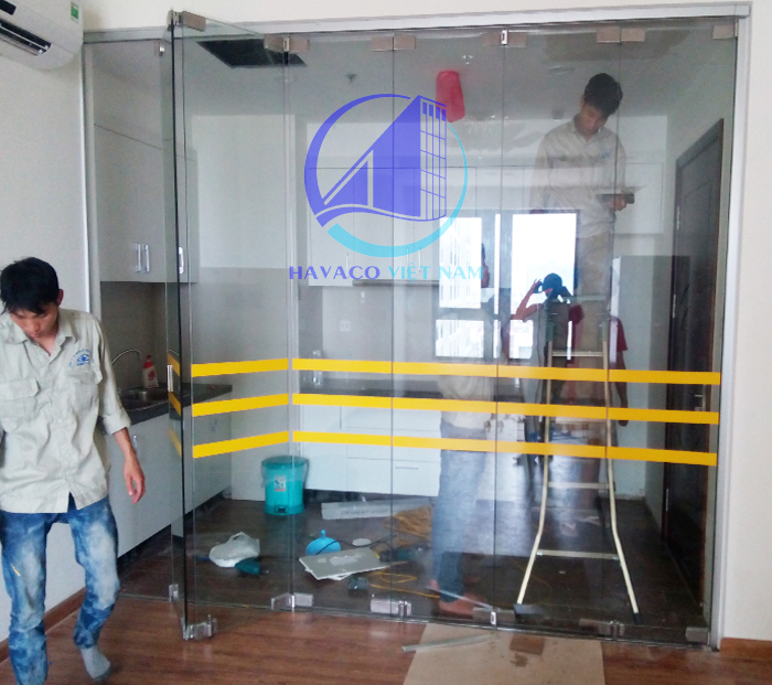 Kính cường lực là gì? Cửa kính cường lực chống trộm có tốt không - Cửa kính cường lực có bền không?