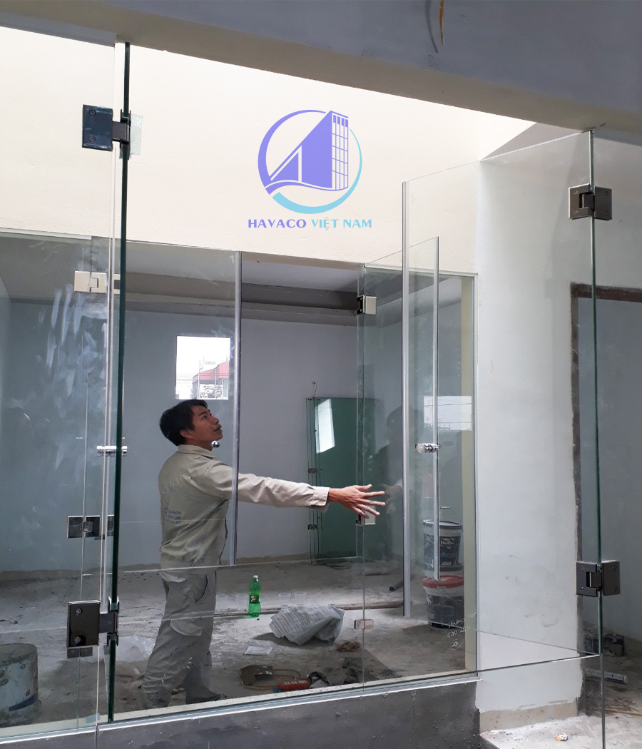 Kính cường lực là gì? Cửa kính cường lực chống trộm có tốt không - Cửa kính cường lực có bền không?