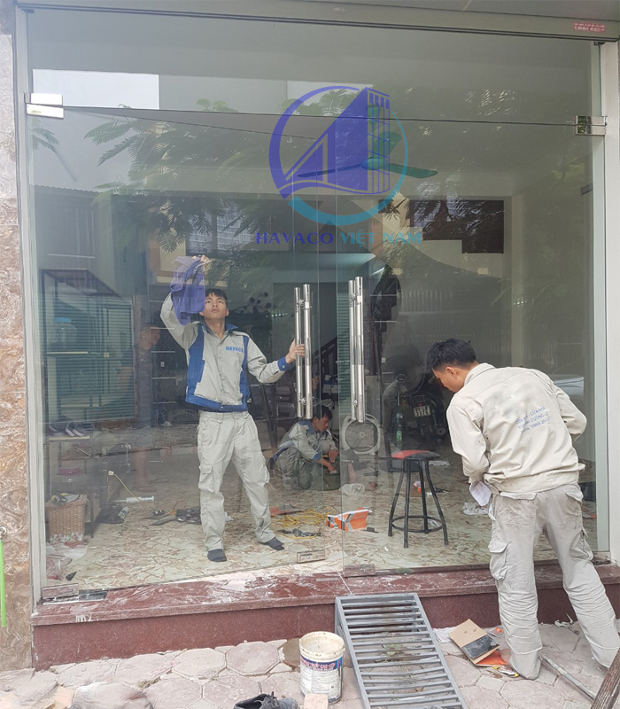 Kính cường lực là gì? Cửa kính cường lực chống trộm có tốt không - Cửa kính cường lực có bền không?