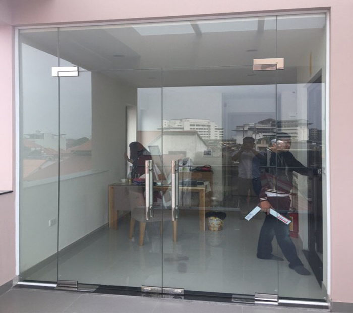 Vậy có nên mua cửa kính cường lực cũ hay không? - Cần thanh lý cửa kính cường lực cũ có ai mua không?