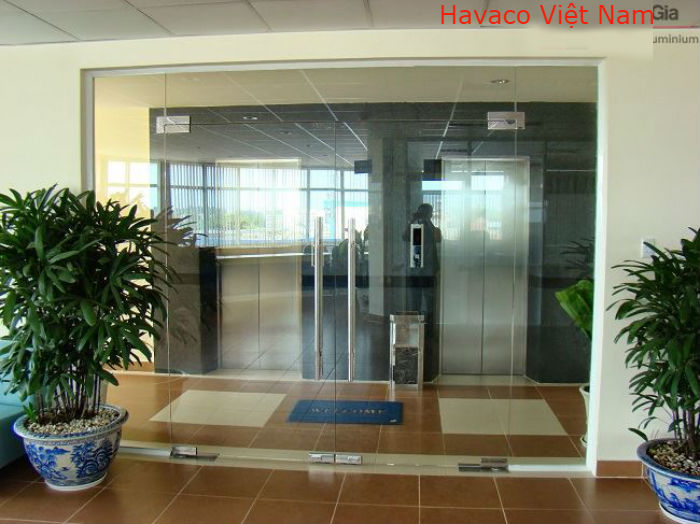 Cửa kính cường lực bản lề sàn
