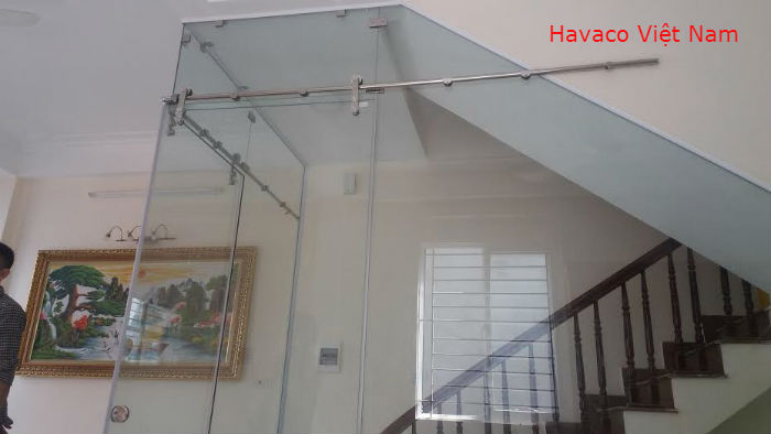 Cửa kính lùa treo dùng D25