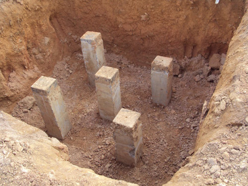 Tiến hành đào hố móng - Công thức tính bê tông móng đơn