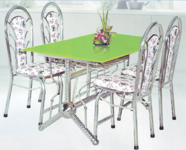 Điểm nổi bật khi chọn lựa bàn ăn kính cường lực chân inox Độ dày của kính nhỏ gọn nhìn thanh mảnh. - Có nên dùng bàn ăn mặt kính chân inox hay không?