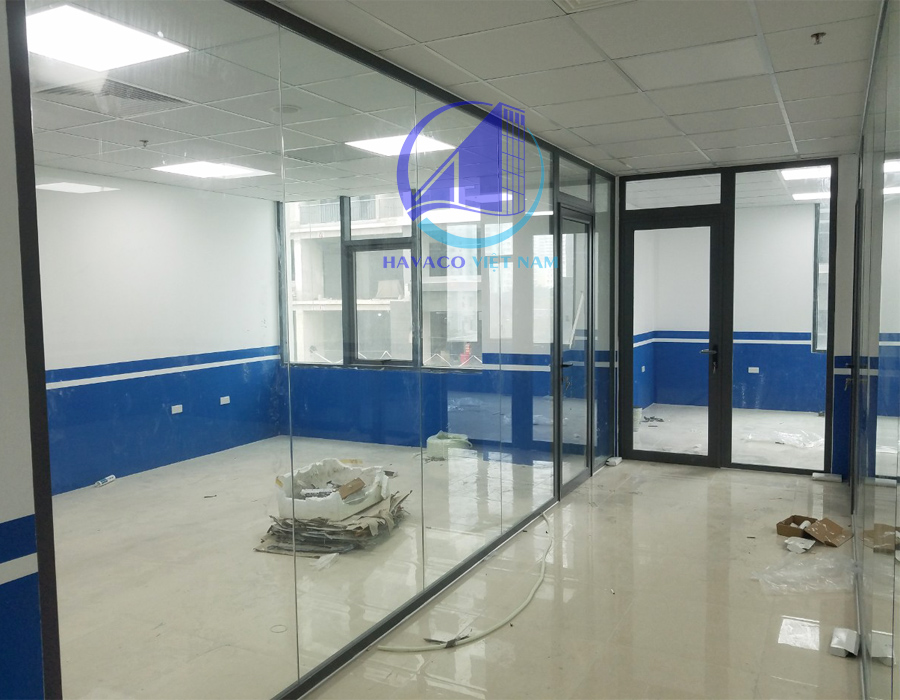 Vách ngăn phòng khách bằng kính cường lực - Các mẫu vách kính trang trí phòng khách đẹp