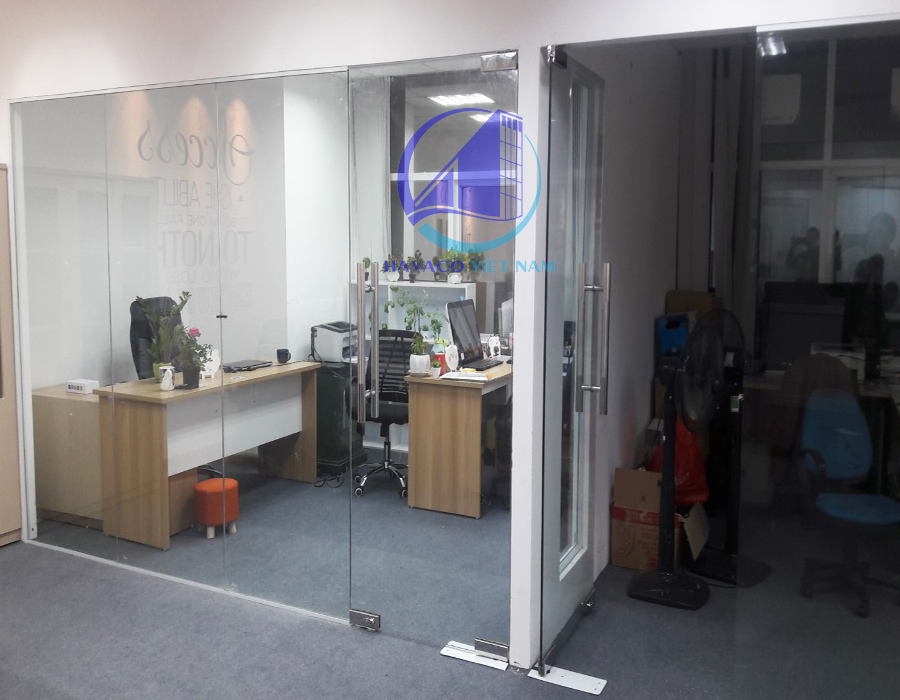 Vách ngăn phòng khách bằng kính cường lực - Các mẫu vách kính trang trí phòng khách đẹp