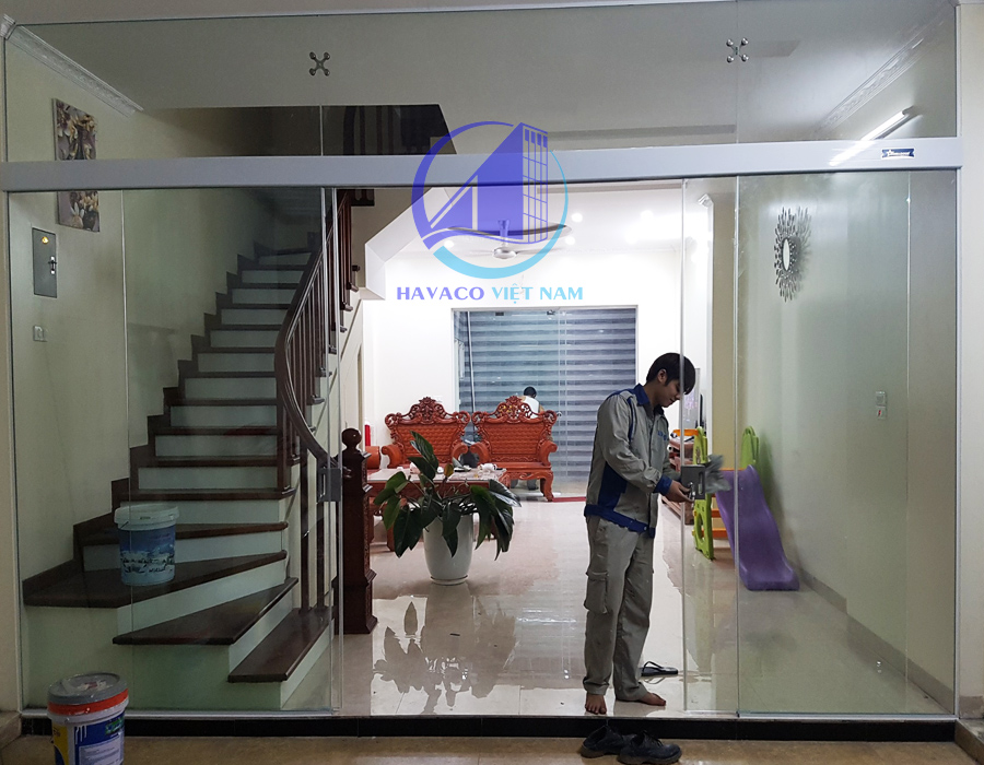 Vách ngăn phòng khách bằng kính cường lực - Các mẫu vách kính trang trí phòng khách đẹp