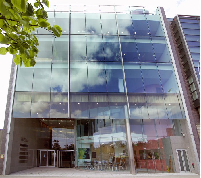 Báo giá vách kính cường lực dày 12mm