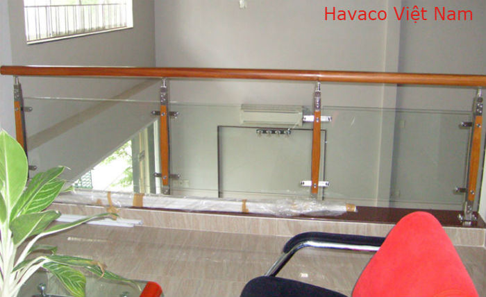 Lan can kính cường lực