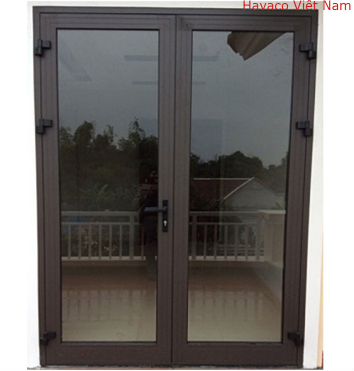 Cửa đi 2 cánh với màu nâu