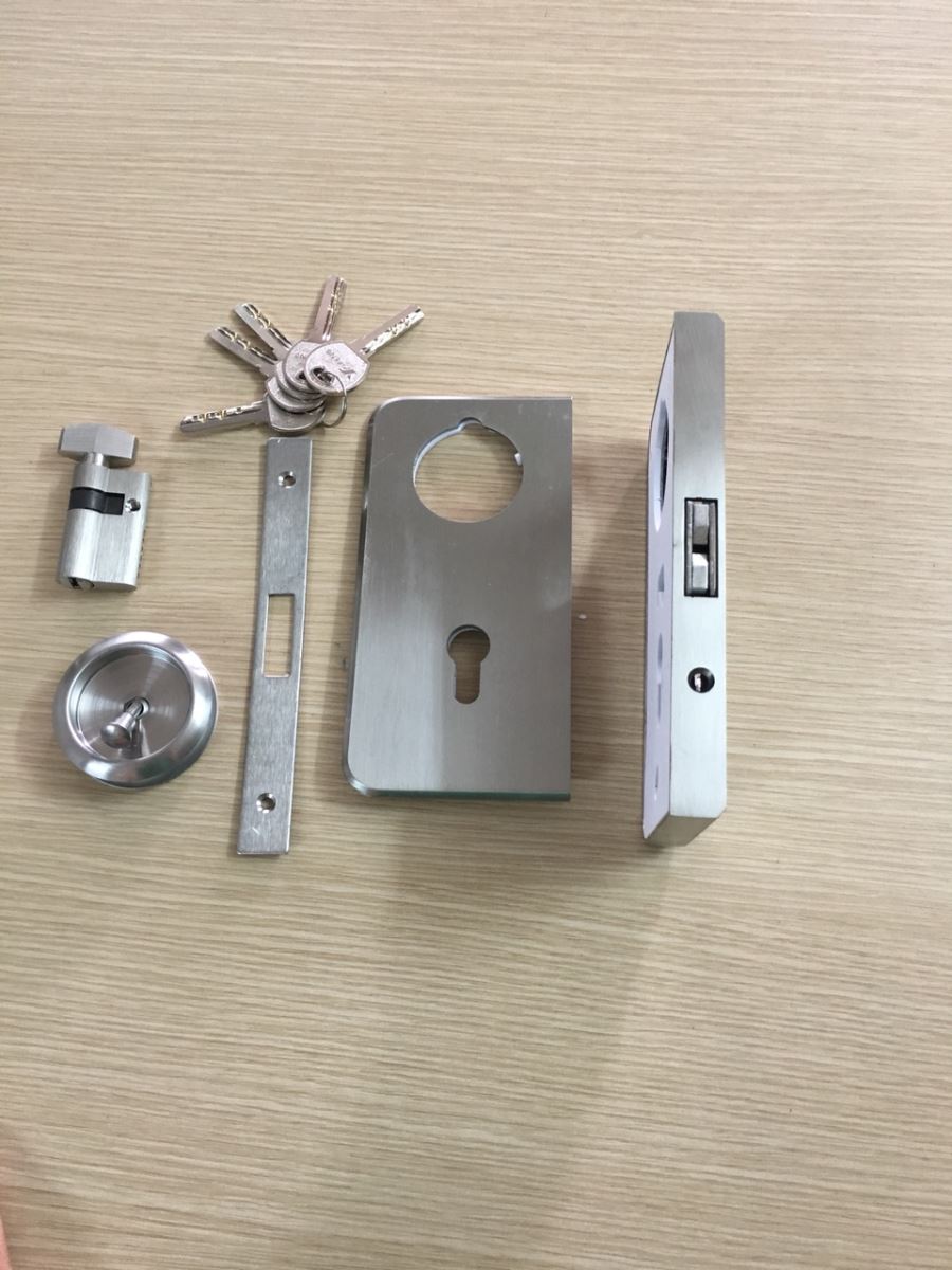 Phụ kiện cửa kính cường lực lùa treo bao gồm những gì? - Phụ kiện cửa kính lùa treo