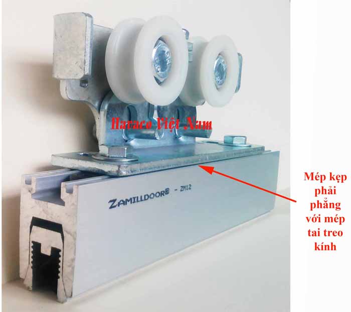 Cửa kính cường lực lùa ray nhôm bao gồm các phụ kiện: - Phụ kiện cửa kính lùa treo