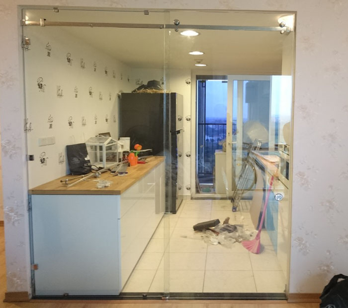 Mẫu cửa lùa kính cường lực - Phụ kiện cửa kính lùa treo