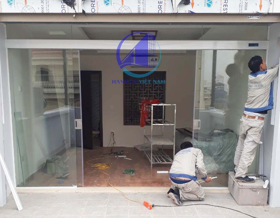 Mẫu cửa lùa kính cường lực - Phụ kiện cửa kính lùa treo