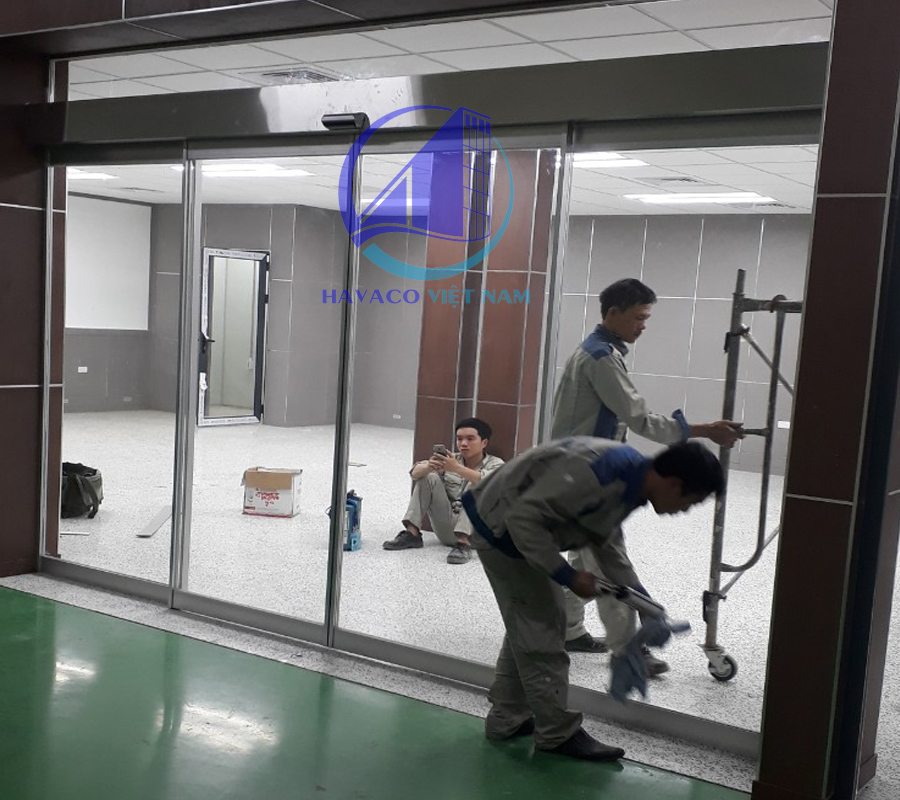 Cấu tạo của cửa kính lùa cảm ứng. - Cửa kính lùa cảm ứng đem đến cho người dùng những tiện lợi bất ngờ