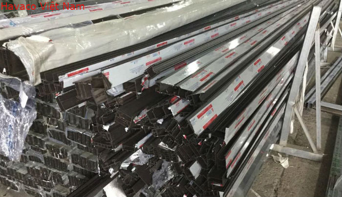 Các thanh nhôm trước khi cắt ghép