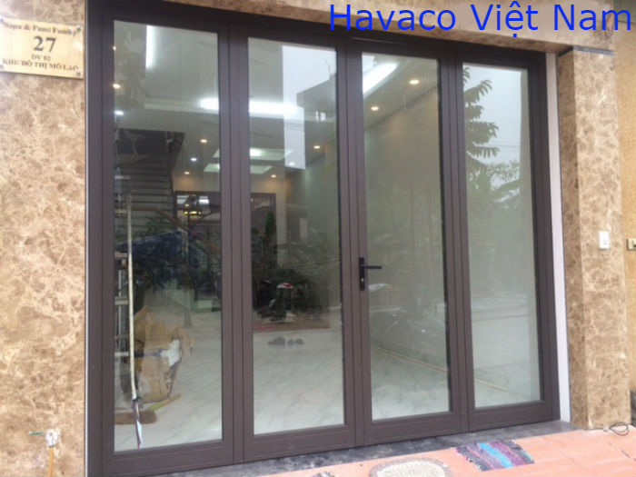 Cửa đóng kín khít chắc chắn