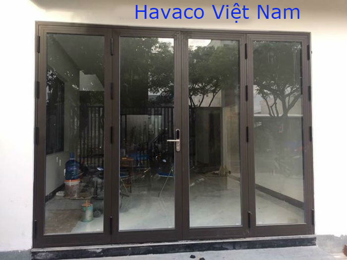 Cửa với màu nâu sang trọng