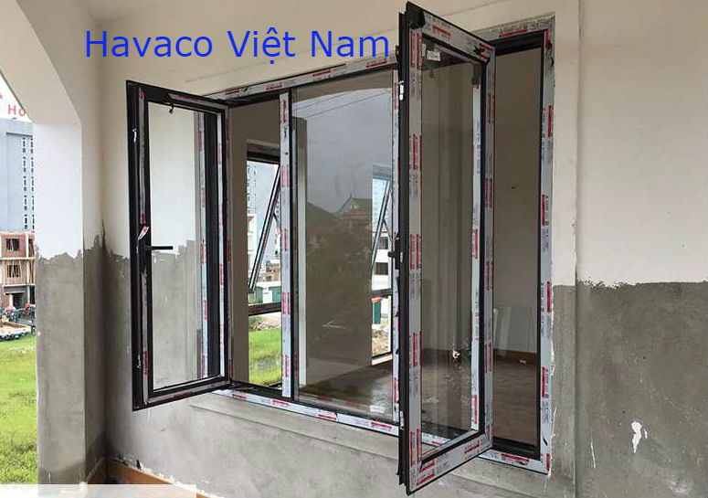 Cửa sổ mở quay màu đen