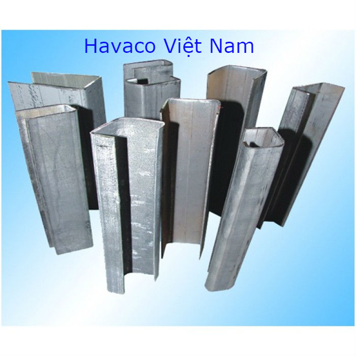 Lõi thép gia cường được đưa vào lòng thanh nhựa