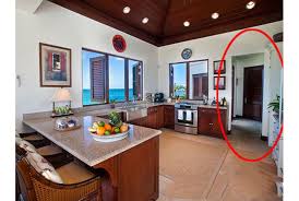 Hóa giải cửa phòng ngủ đối diện bếp bằng những chiếc vách ngăn - Có nên thiết kế cửa phòng ngủ đối diện bếp không?