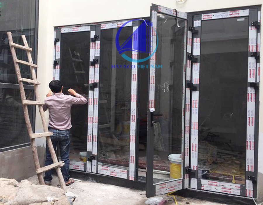 Cửa nhôm sơn tĩnh điện có tốt không? Báo giá cửa nhôm sơn tĩnh điện - Cửa nhôm kính sơn tĩnh điện có bền không?