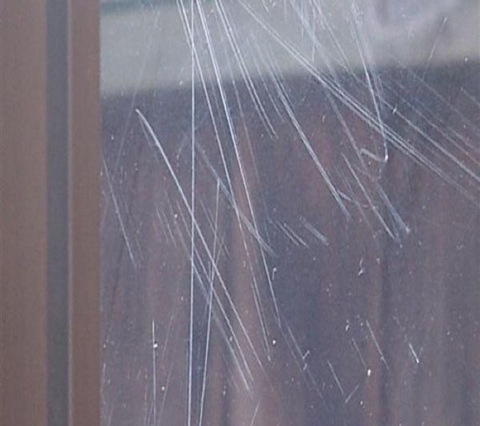 Kính cường lực khi bị xước