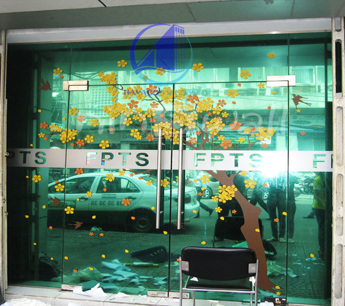 Các mẫu cửa kính quán cafe đẹp, shop thời trang, văn phòng, độc đáo và ấn tượng - Cách trang trí cửa kính quán cafe độc đáo và ấn tượng có 1 không 2.