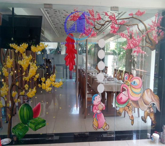 Trang trí quán cafe, shop thời trang, văn phòng - Cách trang trí cửa kính quán cafe độc đáo và ấn tượng có 1 không 2.