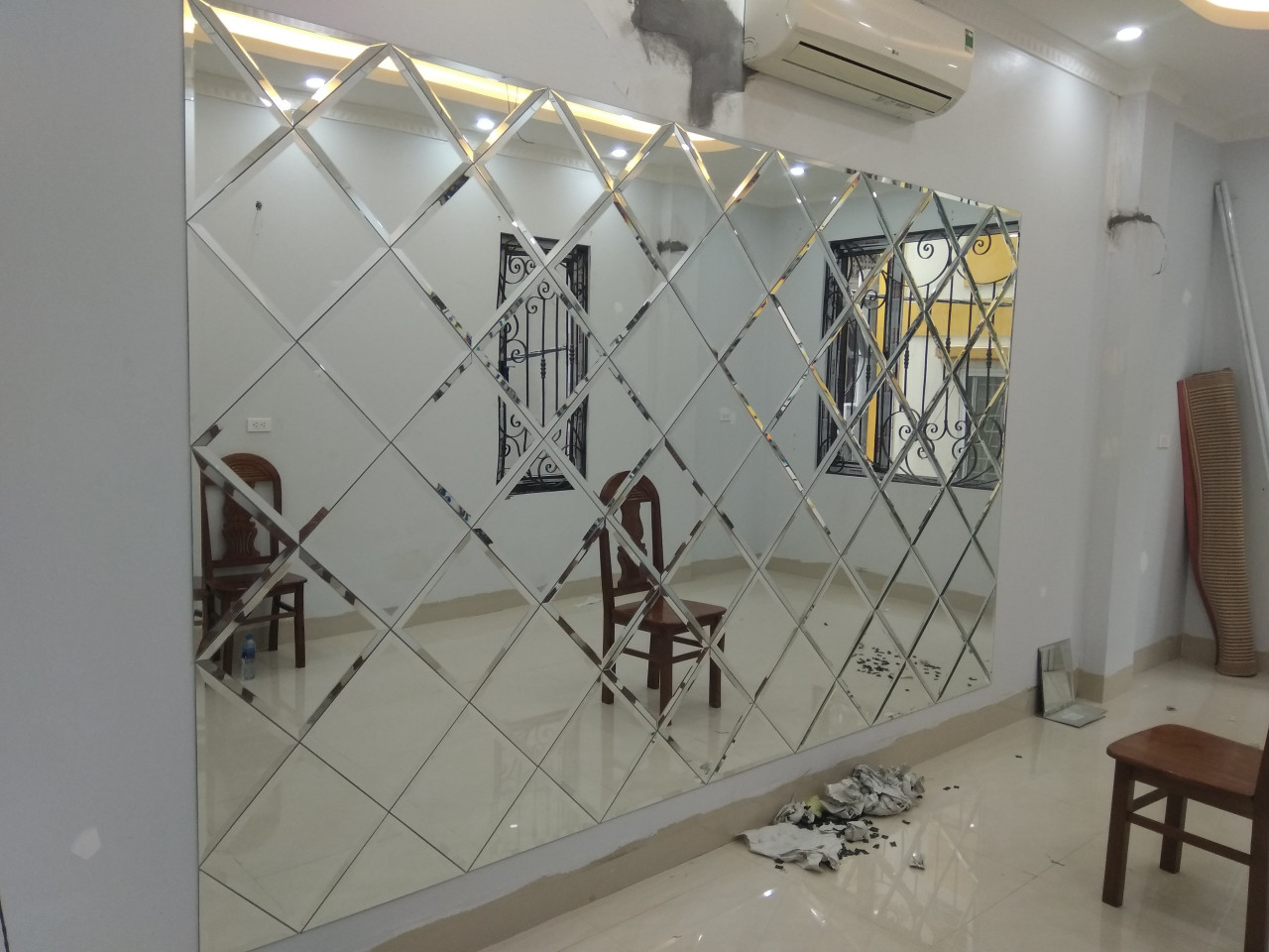 gương kính cường lực trang trí phòng ngủ