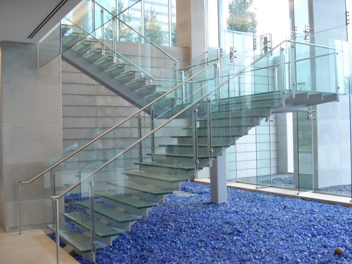 Chiếu nghỉ cầu thang là gì - Chiếu nghỉ cầu thang là gì? Kích thước chiếu nghỉ cầu thang lan can kính