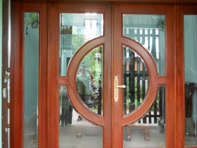 Mẫu cửa kính cường lực khung gỗ tự nhiên - [Độc Đáo] 10+ mẫu cửa kính cường lực khung gỗ