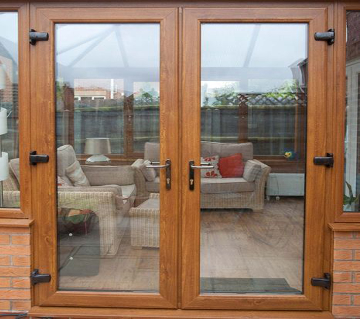 Mẫu cửa kính cường lực khung gỗ nhân tạo từ nhựa - [Độc Đáo] 10+ mẫu cửa kính cường lực khung gỗ