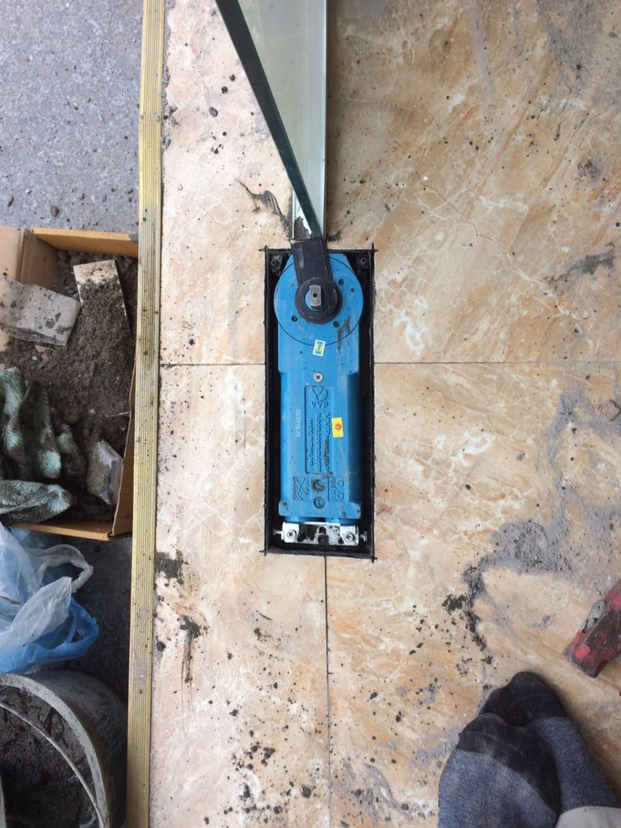 Cách lắp bản lề 2 chiều cho cửa kính - Cách gắn bản lề cửa và cách lắp cửa thủy lực