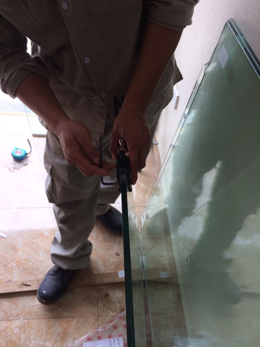 Cách lắp bản lề 2 chiều cho cửa kính - Cách gắn bản lề cửa và cách lắp cửa thủy lực
