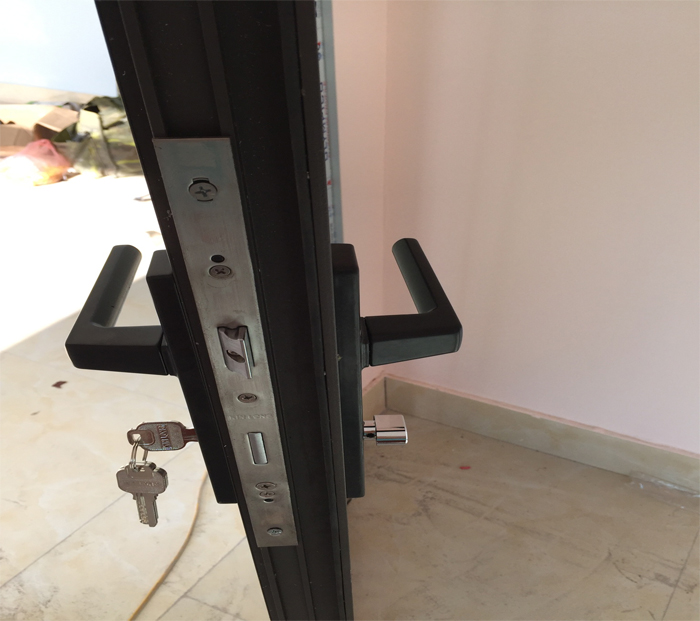 Khóa đơn điểm cửa nhôm Xingfa