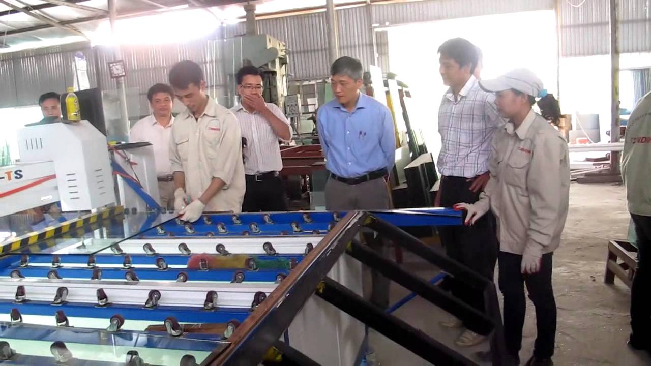 Cửa kính cường lực được cấu tạo ra sao - Cửa kính cường lực có khoan được không.