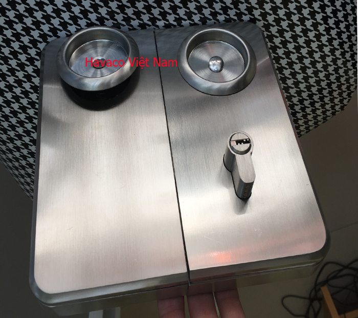 Khóa liền tay nắm âm