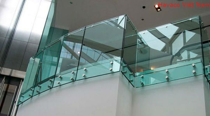 Sự độc đáo khi lựa chọn lan can kính cường lực - Thay thế lan can kính cho lan can xây bằng gạch, inox, sắt