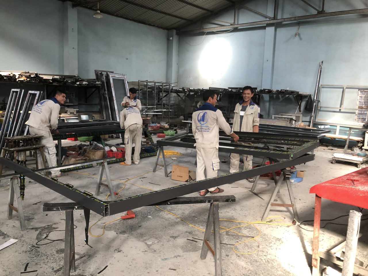 Học nghề nhôm kính ở Hà Nội mất bao lâu? - Nên học nghề nhôm kính ở đâu - Nghề nhôm kính lương bao nhiêu tiền