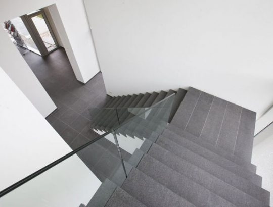 Cầu thang 1 chiếu nghỉ