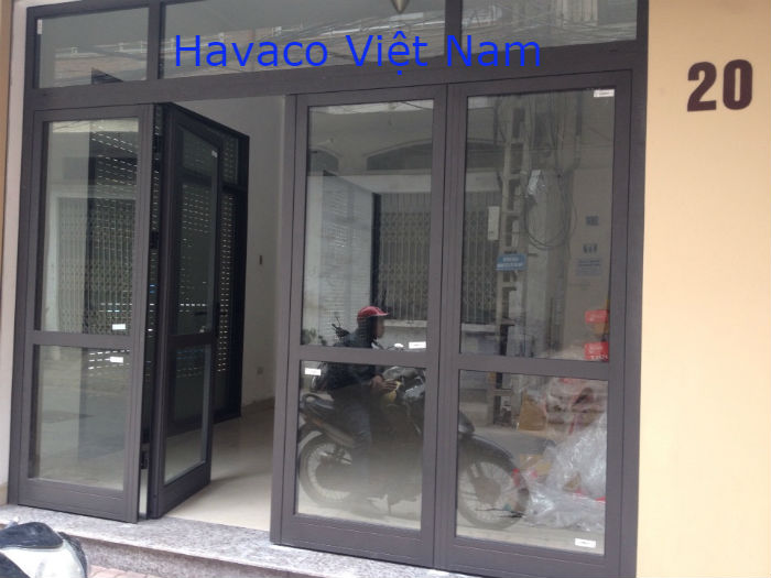 Cửa nhôm hệ Xingfa màu nâu