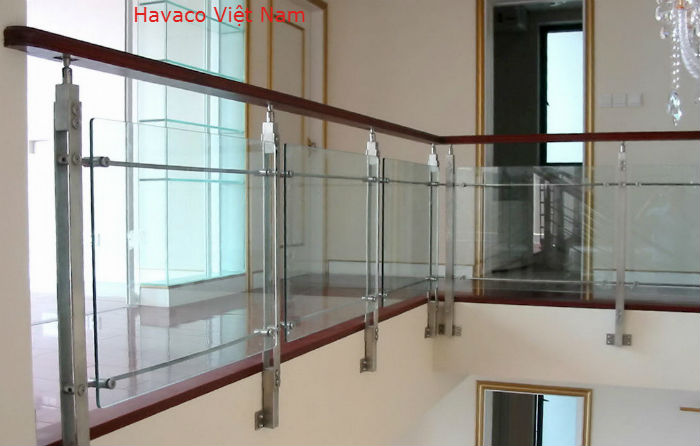 Lan can kính ban công tay vịn gỗ