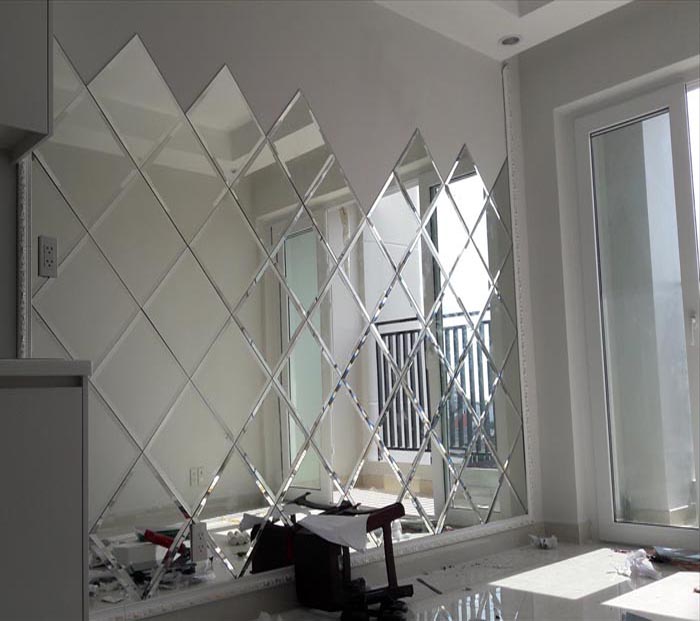 Gương ốp tường trang trí phòng khách