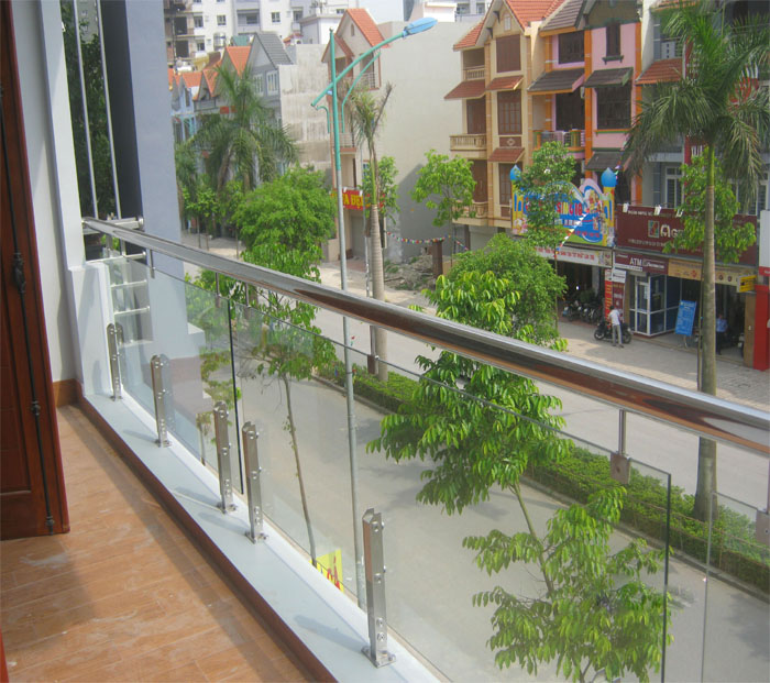 Không gian ứng dụng thực tế của Mẫu lan can sân thượng đẹp: kính cường lực và lưu ý