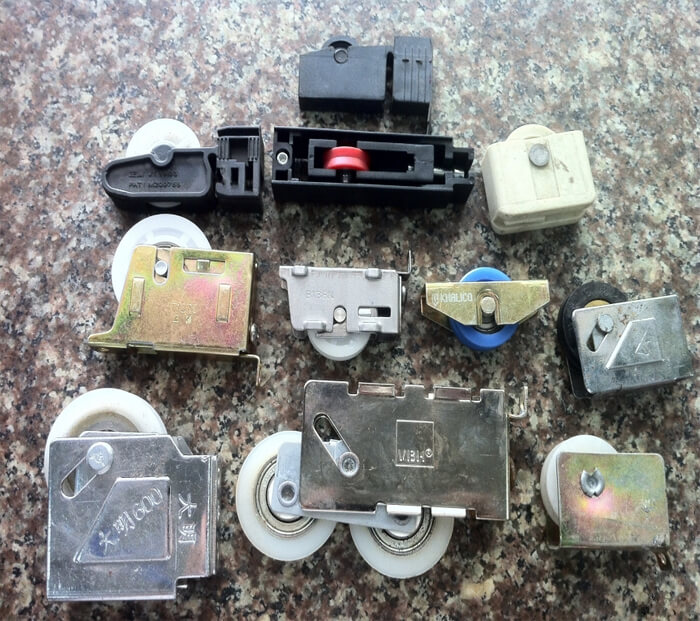 Chi tiết vật liệu và cấu tạo liên quan Giá bánh xe cửa lùa nhôm
